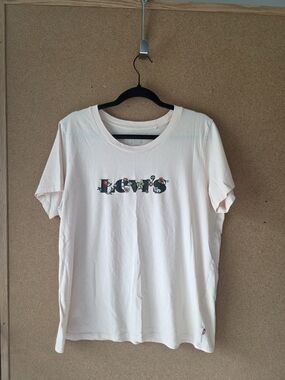 Levi’s Y2K Plus 1X Graphic Tee  Beige Short Sleeve Casual Top